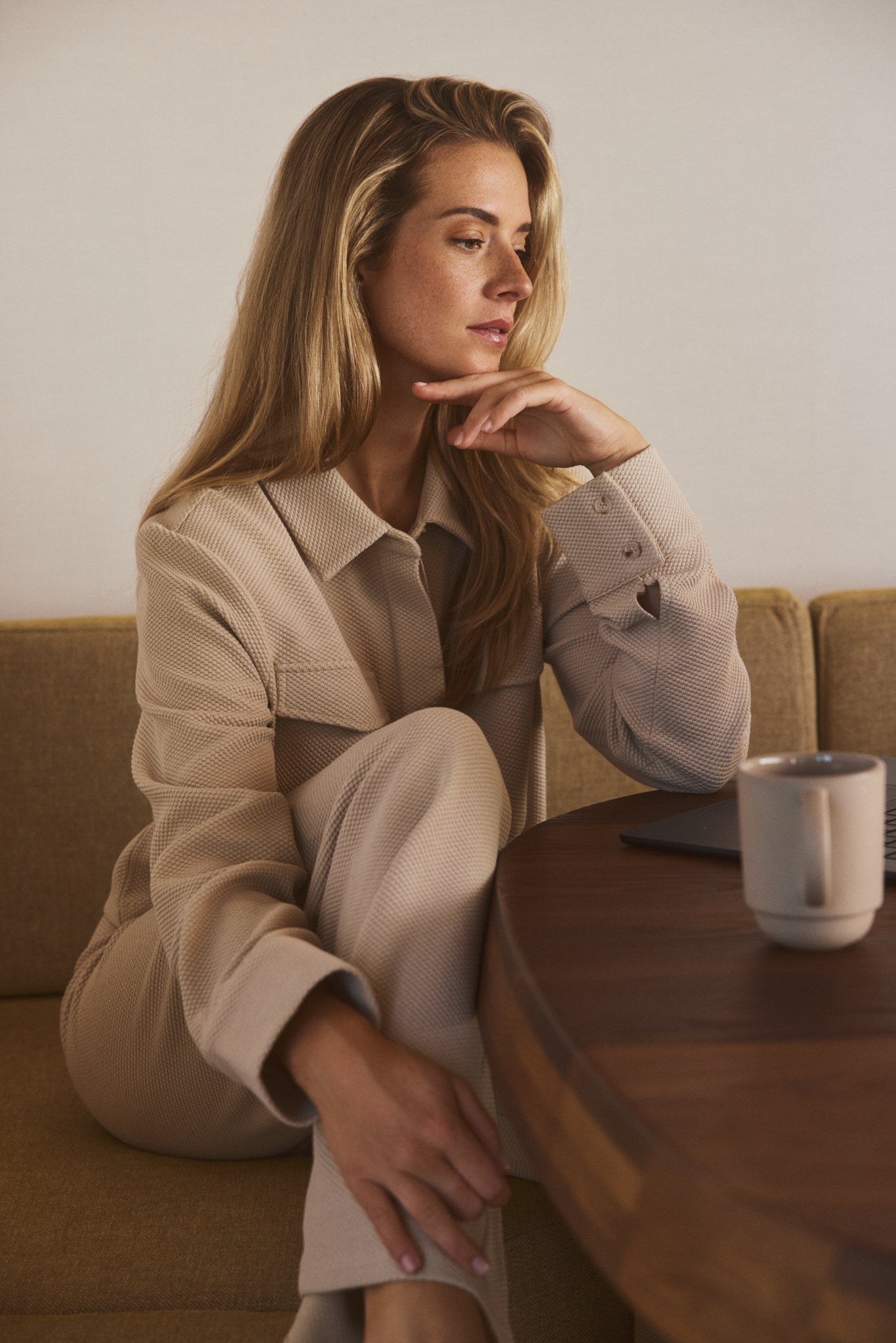 Moon Classic Short Blouse - Feather